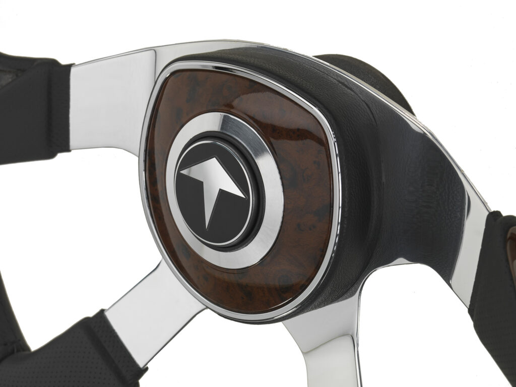 Traveller semi truck steering wheel Ros U.S.A. Inc